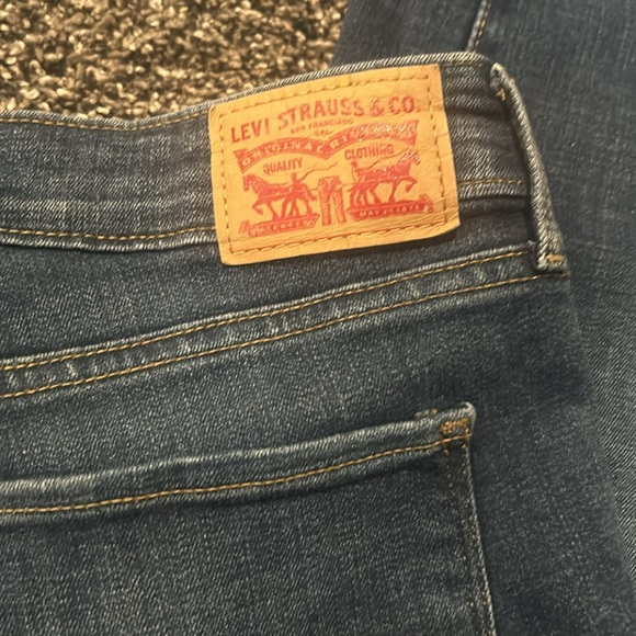 811 curvy skinny Levi’s - Picture 4 of 4